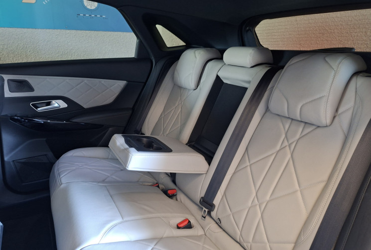 DS DS 7 Crossback  E-tense 300 ETA8 Plug in Hybrid 4X4 RIVOLI