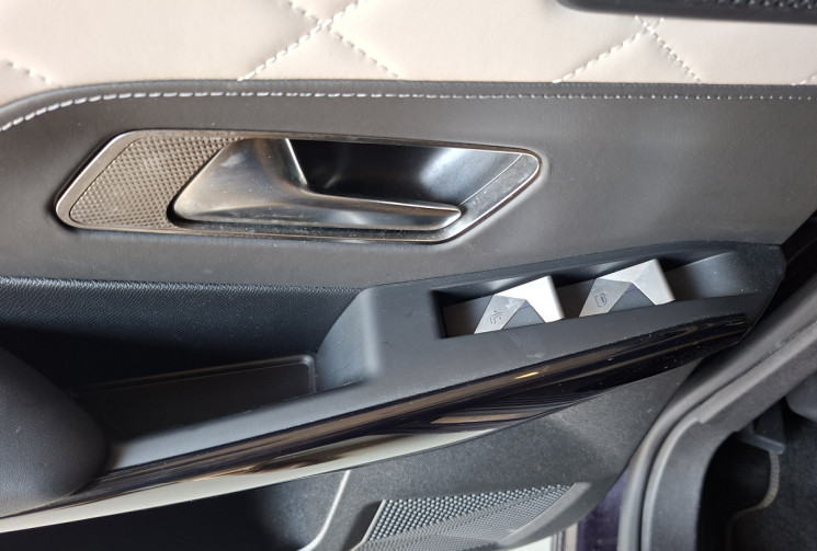 DS DS 7 Crossback  E-tense 300 ETA8 Plug in Hybrid 4X4 RIVOLI