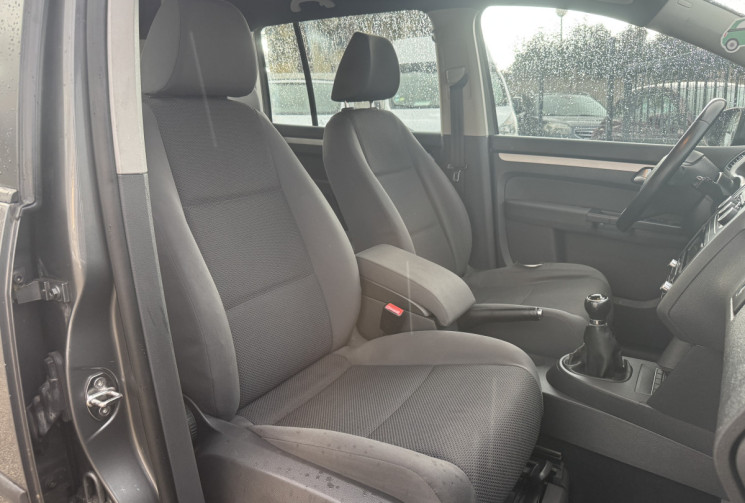 Volkswagen Touran 1.6 TDI / 105 CH / TRENDLINE / DISTRIB OK MARS 26 