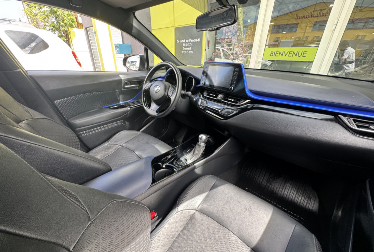 Toyota C-HR Toyota 1.8 VVT-i 122 HSD Hybrid 2WD CVT – 99 ch // Boîte automatique // Excellent état