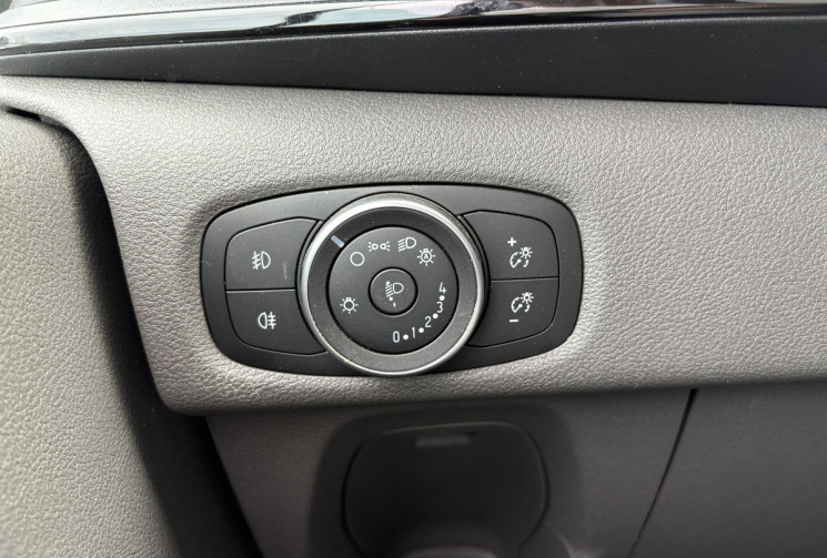 Ford Tourneo Custom 310 L2H1 2.0 TDCi 130 ch Titanium 8 places + équipement Van aménagé 