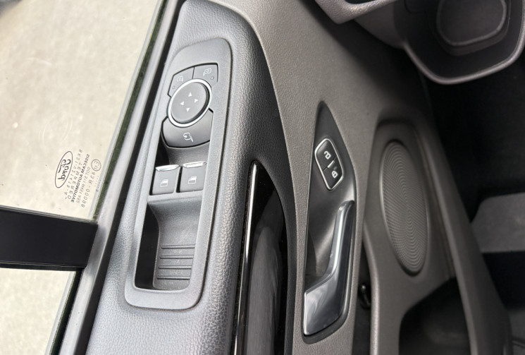 Ford Tourneo Custom 310 L2H1 2.0 TDCi 130 ch Titanium 8 places + équipement Van aménagé 