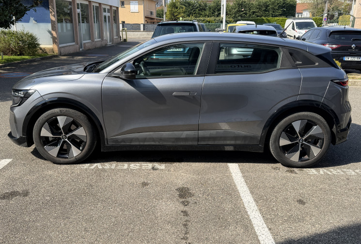 Renault Megane E-Tech EV60 220 ch Equilibre optimum charge / Suivi Renault / 1ère main / SOH 95.8%