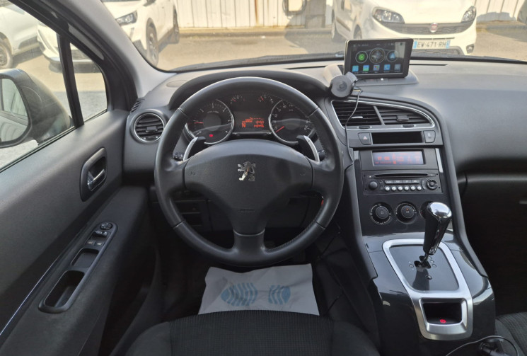 Peugeot 5008 1.6 E-HDi BLUE LION 115 cv * 7 PLACES * DISTRIBUTION FAITE * CARPLAY * CARNET COMPLET 