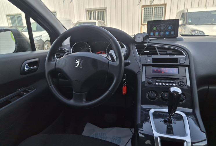Peugeot 5008 1.6 E-HDi BLUE LION 115 cv * 7 PLACES * DISTRIBUTION FAITE * CARPLAY * CARNET COMPLET 