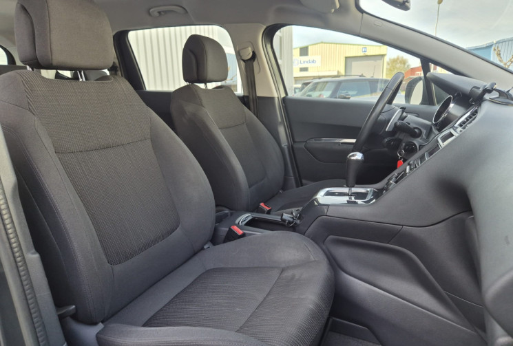 Peugeot 5008 1.6 E-HDi BLUE LION 115 cv * 7 PLACES * DISTRIBUTION FAITE * CARPLAY * CARNET COMPLET 