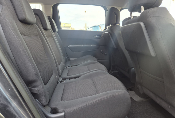 Peugeot 5008 1.6 E-HDi BLUE LION 115 cv * 7 PLACES * DISTRIBUTION FAITE * CARPLAY * CARNET COMPLET 