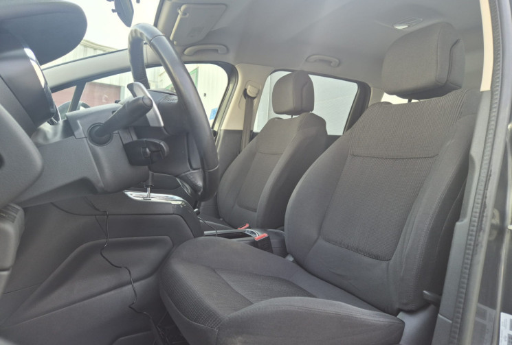 Peugeot 5008 1.6 E-HDi BLUE LION 115 cv * 7 PLACES * DISTRIBUTION FAITE * CARPLAY * CARNET COMPLET 