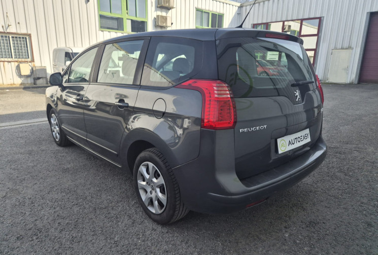 Peugeot 5008 1.6 E-HDi BLUE LION 115 cv * 7 PLACES * DISTRIBUTION FAITE * CARPLAY * CARNET COMPLET 