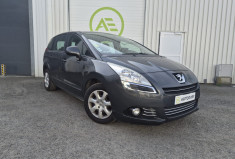 Peugeot 5008 1.6 E-HDi BLUE LION 115 cv * 7 PLACES * DISTRIBUTION FAITE * CARPLAY * CARNET COMPLET 