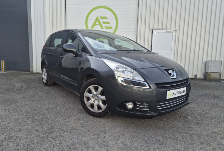 Peugeot 5008 1.6 E-HDi BLUE LION 115 cv * 7 PLACES * DISTRIBUTION FAITE * CARPLAY * CARNET COMPLET 