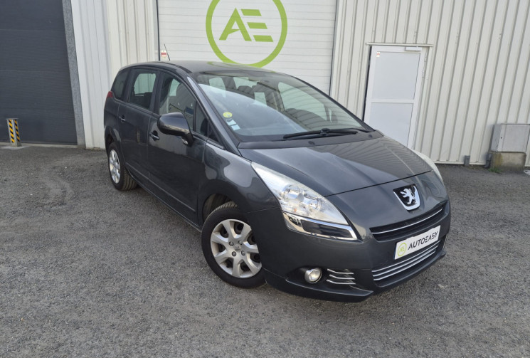 Peugeot 5008 1.6 E-HDi BLUE LION 115 cv * 7 PLACES * DISTRIBUTION FAITE * CARPLAY * CARNET COMPLET 