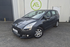 Peugeot 5008 1.6 E-HDi BLUE LION 115 cv * 7 PLACES * DISTRIBUTION FAITE * CARPLAY * CARNET COMPLET 