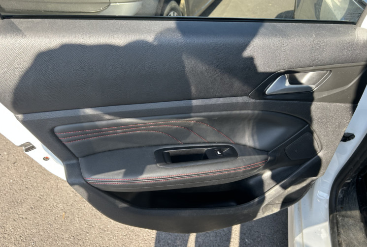 Peugeot 308 GT Line 1.2 Essence 130cv BVA EAT8