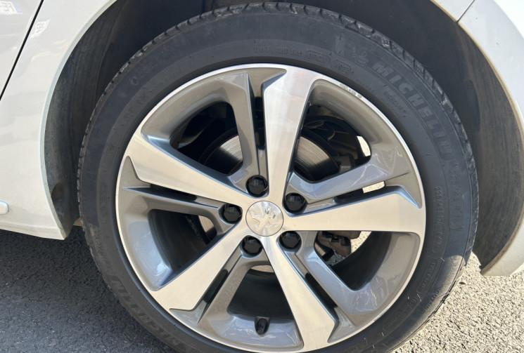 Peugeot 308 GT Line 1.2 Essence 130cv BVA EAT8