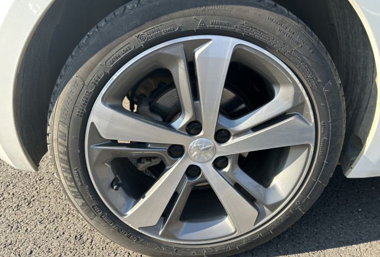 Peugeot 308 GT Line 1.2 Essence 130cv BVA EAT8