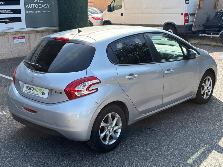 Peugeot 208 1.2 VTi Style 5p / Courroie de distribution neuve