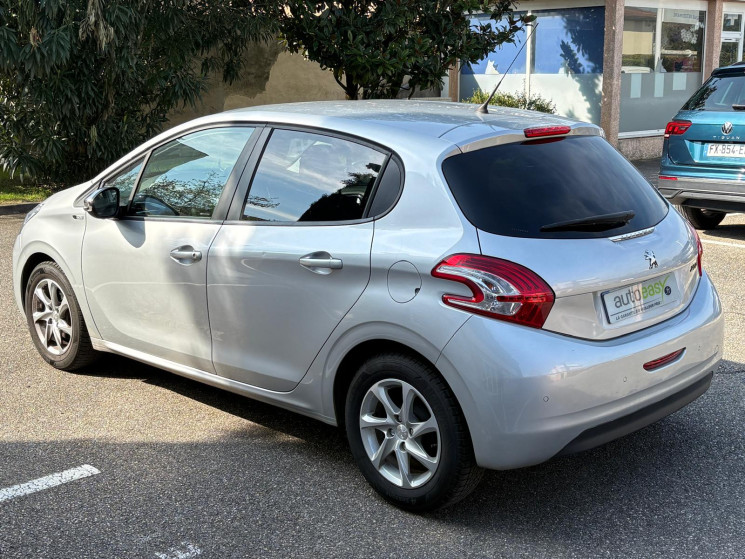 Peugeot 208 1.2 VTi Style 5p / Courroie de distribution neuve