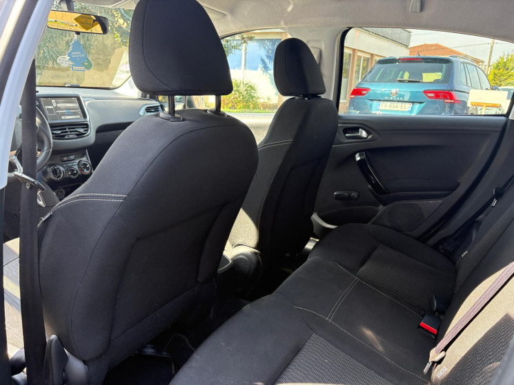 Peugeot 208 1.2 VTi Style 5p / Courroie de distribution neuve