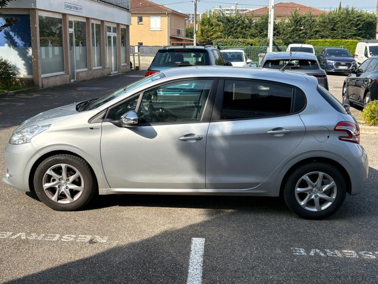 Peugeot 208 1.2 VTi Style 5p / Courroie de distribution neuve