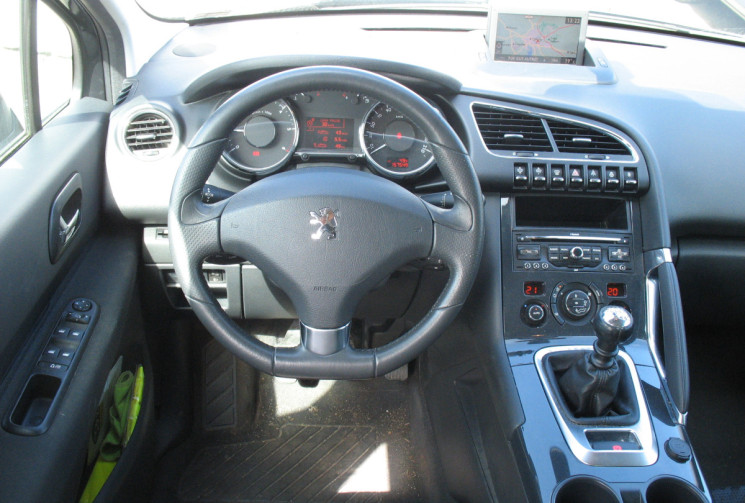Peugeot 3008 1.6 HDi 112 ALLURE