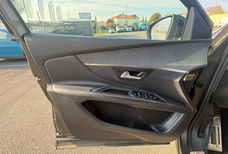 Peugeot 3008 1.6 BLUEHDI 120 GT LINE / AUTOMATIQUE / GPS / GARANTIE 12 MOIS