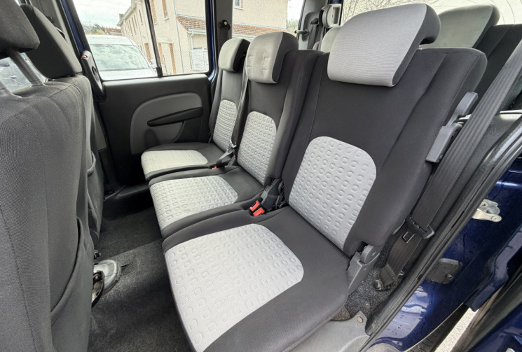FIAT DOBLO 1.3 D / 84 CH / 7 PLACES 