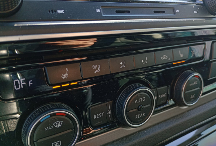 Volkswagen Multivan  Volkswagen Multivan 2.0 TDI 204 7 Places DSG7 Carat Edition *Attelage