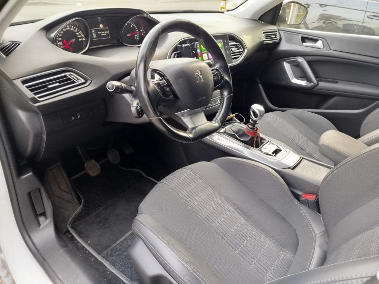 Peugeot 308 Phase II // 1.5 BlueHDi // ALLURE // 130 cv