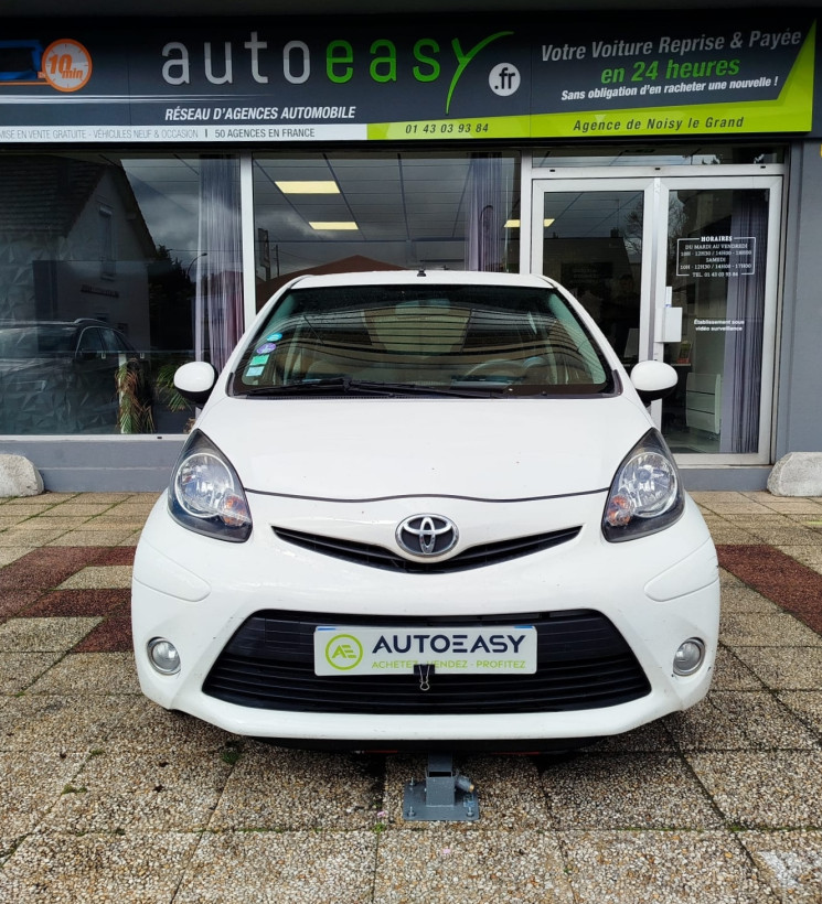 Toyota Aygo 5 Portes 1.0 VVTi 12V 68 cv / Dynamic / Clim et Bluetooth