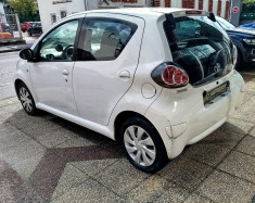 Toyota Aygo 5 Portes 1.0 VVTi 12V 68 cv / Dynamic / Clim et Bluetooth