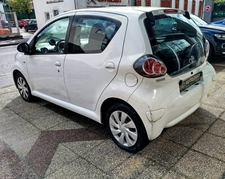 Toyota Aygo 5 Portes 1.0 VVTi 12V 68 cv / Dynamic / Clim et Bluetooth