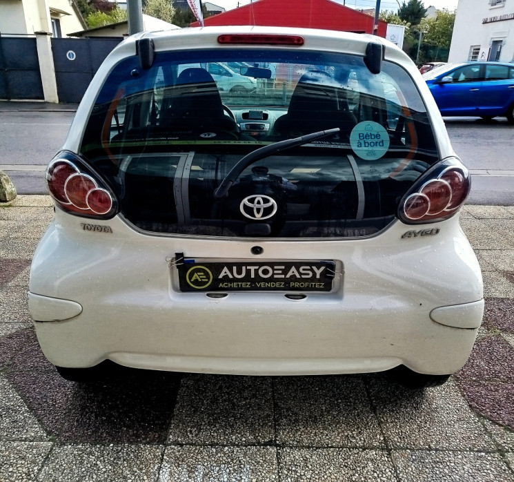 Toyota Aygo 5 Portes 1.0 VVTi 12V 68 cv / Dynamic / Clim et Bluetooth