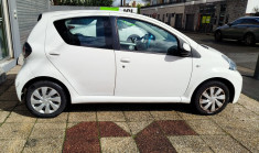 Toyota Aygo 5 Portes 1.0 VVTi 12V 68 cv / Dynamic / Clim et Bluetooth