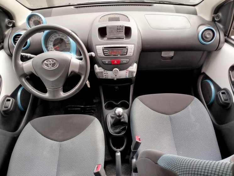 Toyota Aygo 5 Portes 1.0 VVTi 12V 68 cv / Dynamic / Clim et Bluetooth