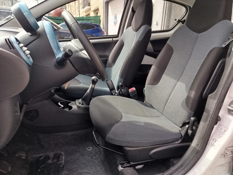 Toyota Aygo 5 Portes 1.0 VVTi 12V 68 cv / Dynamic / Clim et Bluetooth