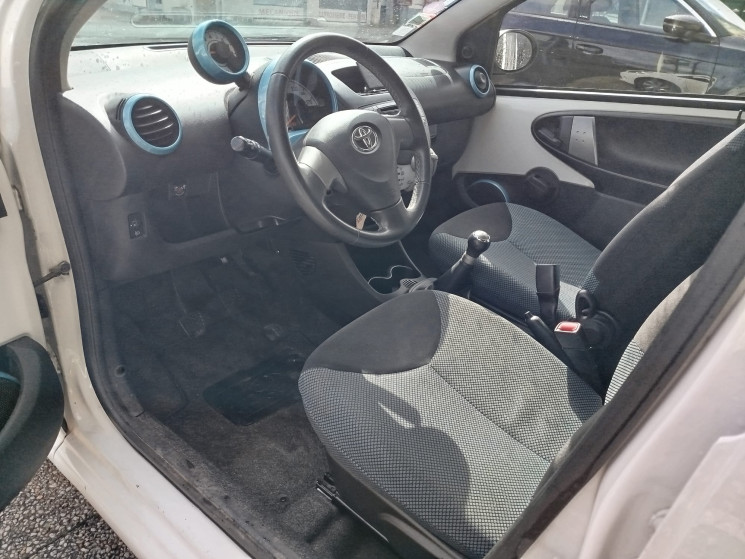 Toyota Aygo 5 Portes 1.0 VVTi 12V 68 cv / Dynamic / Clim et Bluetooth