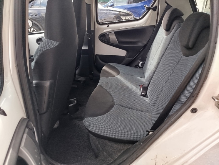 Toyota Aygo 5 Portes 1.0 VVTi 12V 68 cv / Dynamic / Clim et Bluetooth