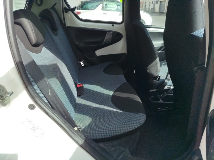 Toyota Aygo 5 Portes 1.0 VVTi 12V 68 cv / Dynamic / Clim et Bluetooth