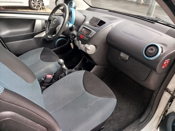 Toyota Aygo 5 Portes 1.0 VVTi 12V 68 cv / Dynamic / Clim et Bluetooth
