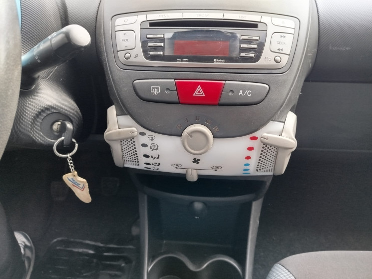 Toyota Aygo 5 Portes 1.0 VVTi 12V 68 cv / Dynamic / Clim et Bluetooth