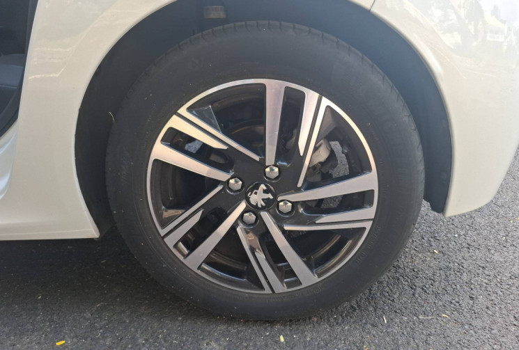 Peugeot 208 1.2 PureTech 12V  100 cv ALLURE