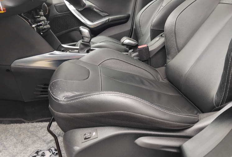 Peugeot 2008 1.2  110 PureTech FELINE TITANE – TO – Suivi complet