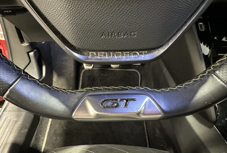 Peugeot 2008 GT PACK 1.2 130ch intérieur alcantara / sièges chauffants / caméra 360 