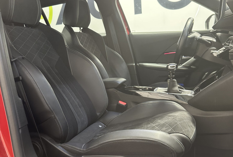 Peugeot 2008 GT PACK 1.2 130ch intérieur alcantara / sièges chauffants / caméra 360 