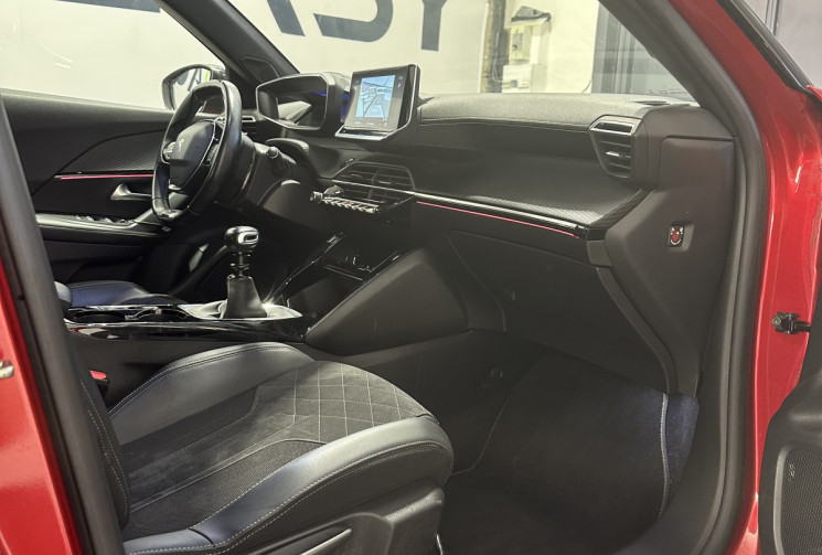 Peugeot 2008 GT PACK 1.2 130 ch intérieur alcantara / sièges chauffants / caméra 360 