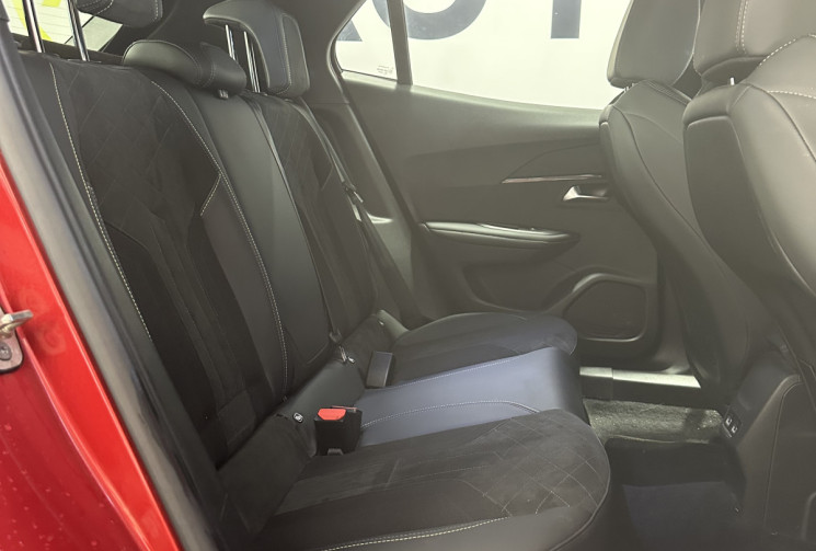 Peugeot 2008 GT PACK 1.2 130 ch intérieur alcantara / sièges chauffants / caméra 360 
