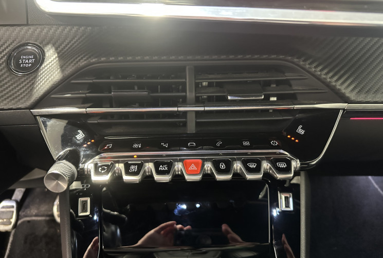 Peugeot 2008 GT PACK 1.2 130 ch intérieur alcantara / sièges chauffants / caméra 360 