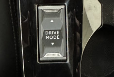 Peugeot 2008 GT PACK 1.2 130ch intérieur alcantara / sièges chauffants / caméra 360 