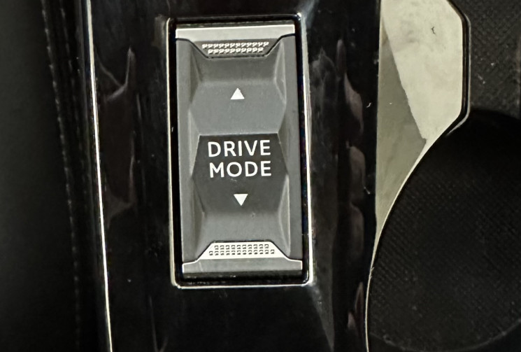 Peugeot 2008 GT PACK 1.2 130ch intérieur alcantara / sièges chauffants / caméra 360 